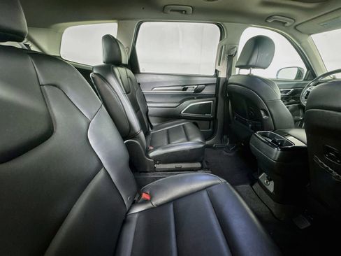 Used 2025 Kia Telluride S FWD image 25