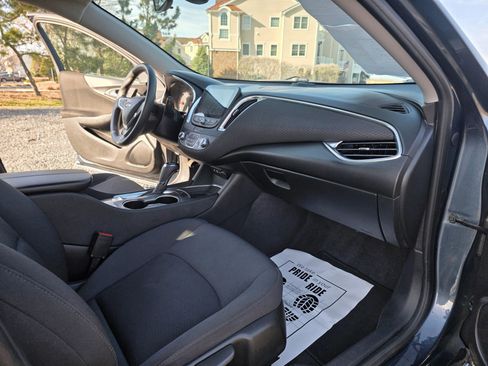 Used 2020 Chevrolet Malibu LT FWD image 14