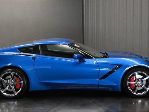 Used 2015 Chevrolet Corvette Stingray Coupe w/ 2LT Preferred Equipment Group RWD image 4