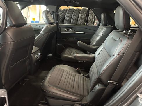 Used 2025 Ford Explorer ST-Line w/ Premium Package AWD/4WD image 32