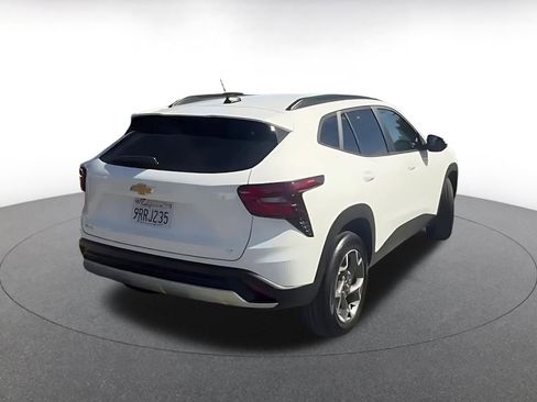 Used 2025 Chevrolet Trax LT image 14