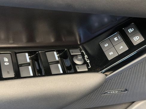 Certified 2026 Land Rover Range Rover Velar Dynamic SE AWD/4WD image 13