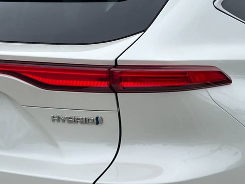 Used 2022 Toyota Venza LE image 27