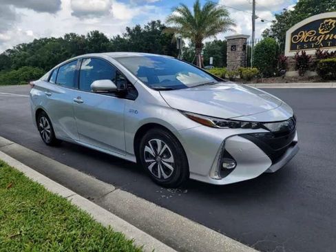 Used 2018 Toyota Prius Prime Plus image 2