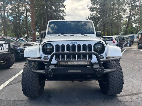 Used 2014 Jeep Wrangler Unlimited Sahara w/ Dual Top Group AWD/4WD image 7
