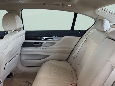 Used 2019 BMW 740i RWD image 20
