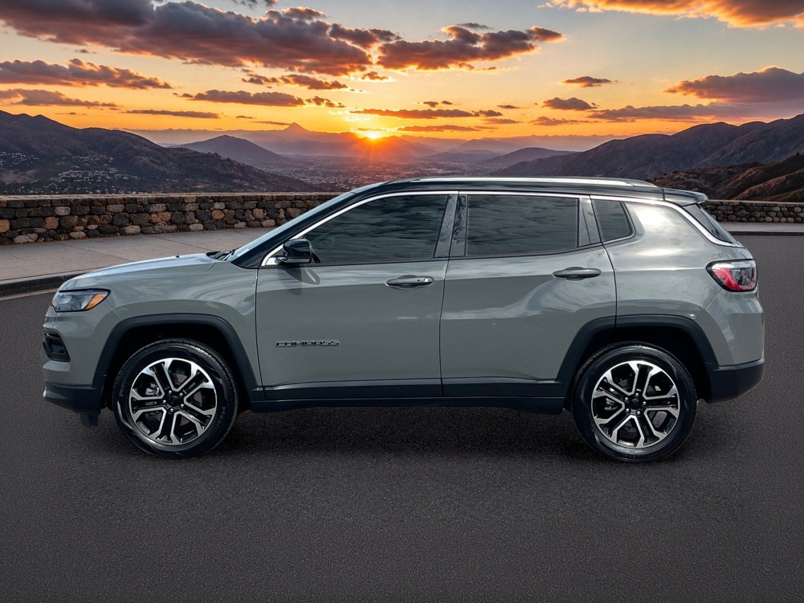 Used 2022 Jeep Compass Limited w/ Sun and Sound Group AWD/4WD image 3