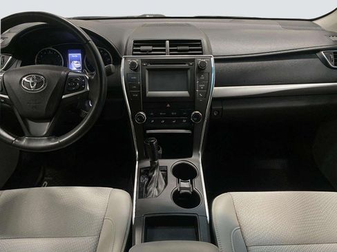 Used 2017 Toyota Camry SE w/ Moonroof Package FWD image 21
