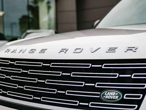 New 2026 Land Rover Range Rover Long Wheelbase Autobiography image 11