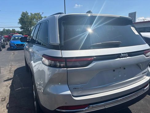 Used 2023 Jeep Grand Cherokee Limited AWD/4WD image 6