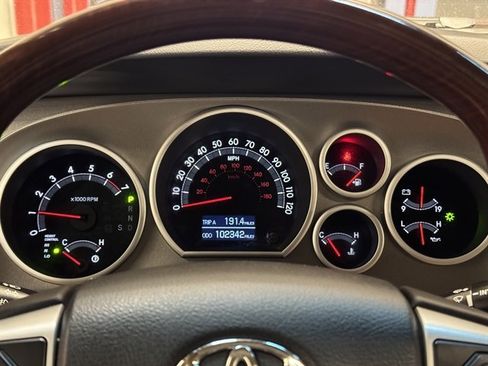 Used 2014 Toyota Sequoia Platinum AWD/4WD image 30