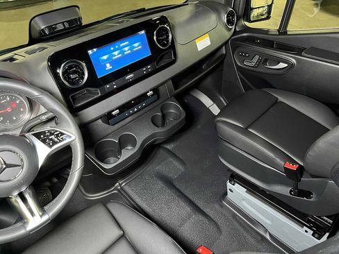 Used 2026 Mercedes-Benz Sprinter 2500 image 42