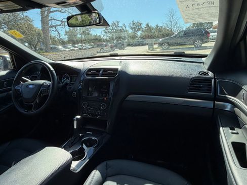 Used 2018 Ford Explorer XLT w/ Equipment Group 202A image 14