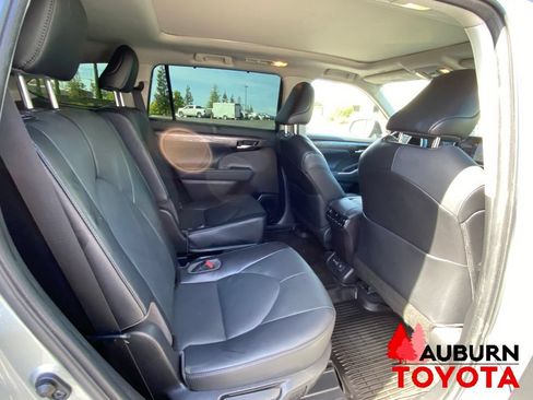 Used 2022 Toyota Highlander Platinum AWD/4WD image 21