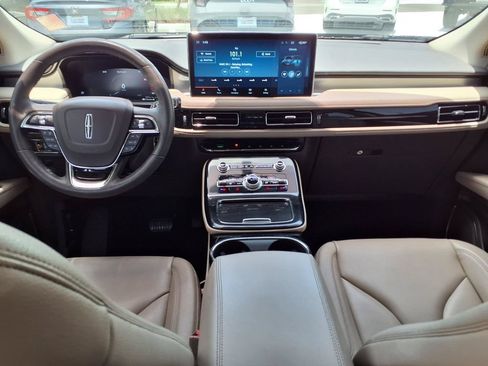 Used 2023 Lincoln Nautilus FWD image 17