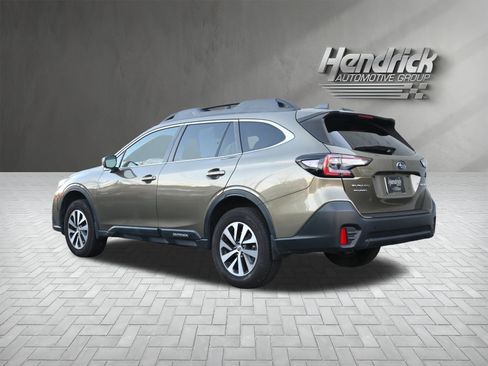 Used 2022 Subaru Outback Premium image 7