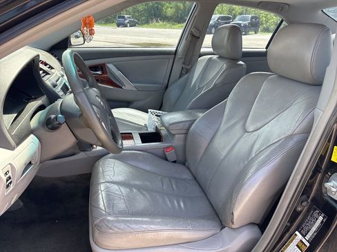 Used 2011 Toyota Camry XLE w/ XLE Extra-Value Pkg #1 image 9