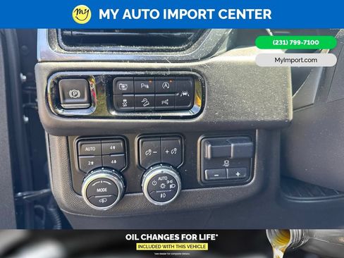 Used 2025 GMC Yukon XL AT4 Ultimate AWD/4WD image 15