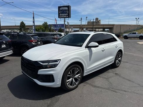 Used 2021 Audi Q8 Premium w/ Black Optic Package AWD/4WD image 4