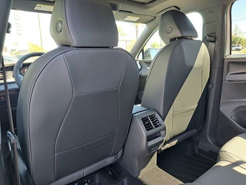 New 2026 Volkswagen Tiguan SE R-Line FWD image 22