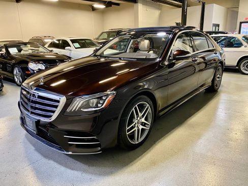Used 2020 Mercedes-Benz S 560 4MATIC Sedan image 3