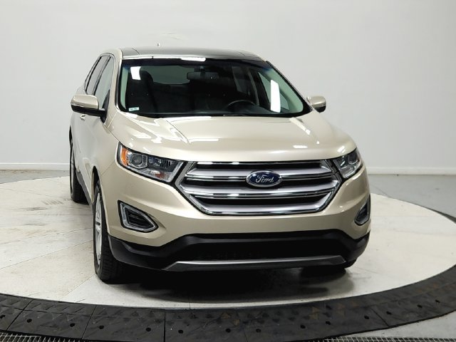 Used 2018 Ford Edge Titanium w/ Equipment Group 301A FWD image 3