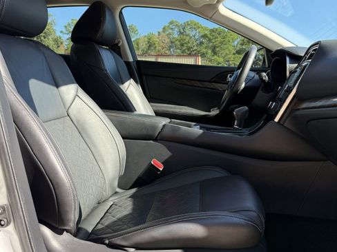 Used 2017 Nissan Maxima Platinum image 31