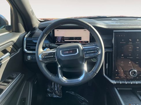 Used 2024 GMC Acadia Elevation image 12