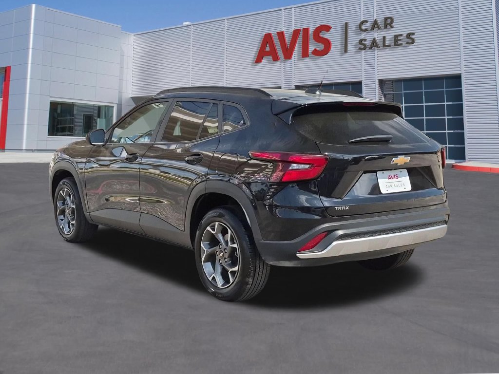 Used 2025 Chevrolet Trax LT w/ LT Convenience Package FWD image 9