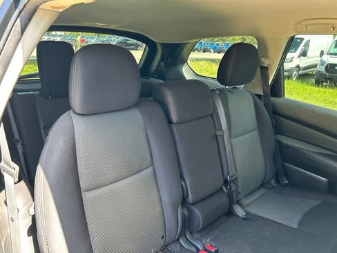 Used 2020 Nissan Pathfinder S FWD image 46