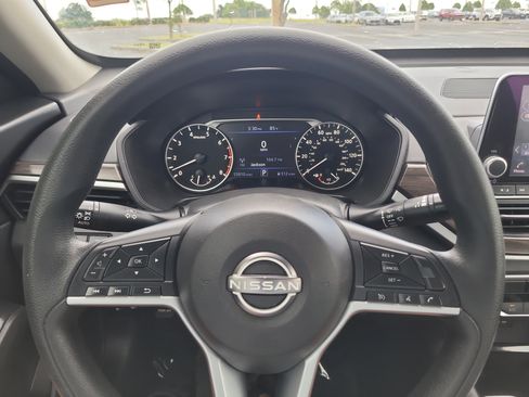 Used 2024 Nissan Altima 2.5 SV FWD image 27