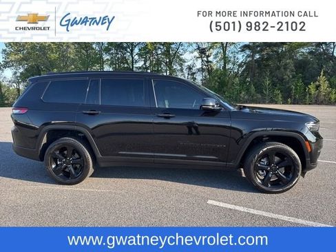 Used 2024 Jeep Grand Cherokee L Limited w/ Black Appearance Package image 4