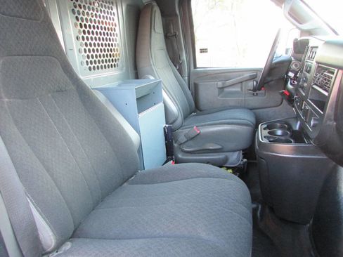 Used 2018 GMC Savana 2500 w/ Driver Convenience Package image 12