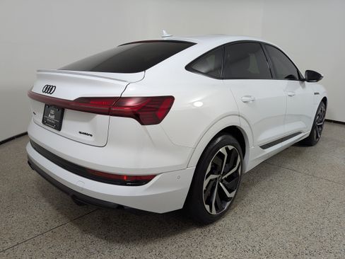 Used 2022 Audi e-tron Premium Plus w/ Premium Plus Package AWD/4WD image 7