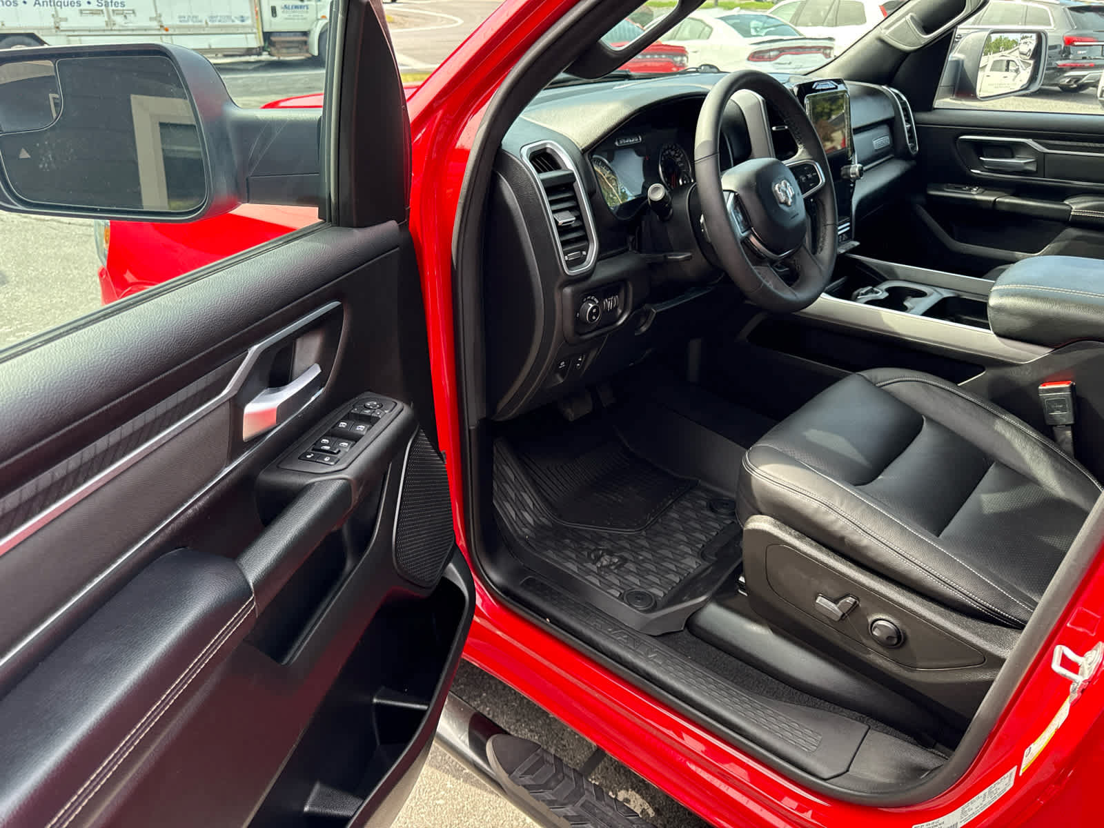 Used 2025 RAM 1500 Big Horn AWD/4WD image 14