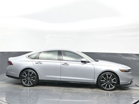 Certified 2023 Honda Accord Touring image 7