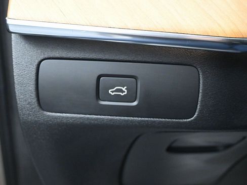 Used 2023 Volvo XC90 B6 Plus image 22