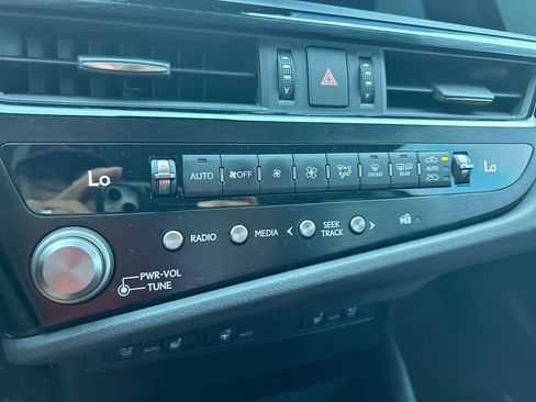 Used 2024 Lexus ES 350 w/ Premium Package FWD image 19