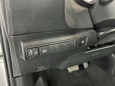 Used 2022 Toyota Corolla LE FWD image 13