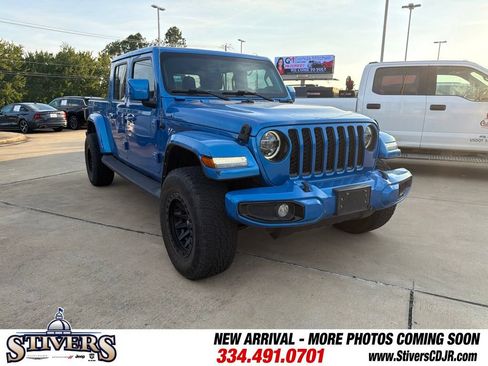 Used 2022 Jeep Gladiator Overland AWD/4WD image 2