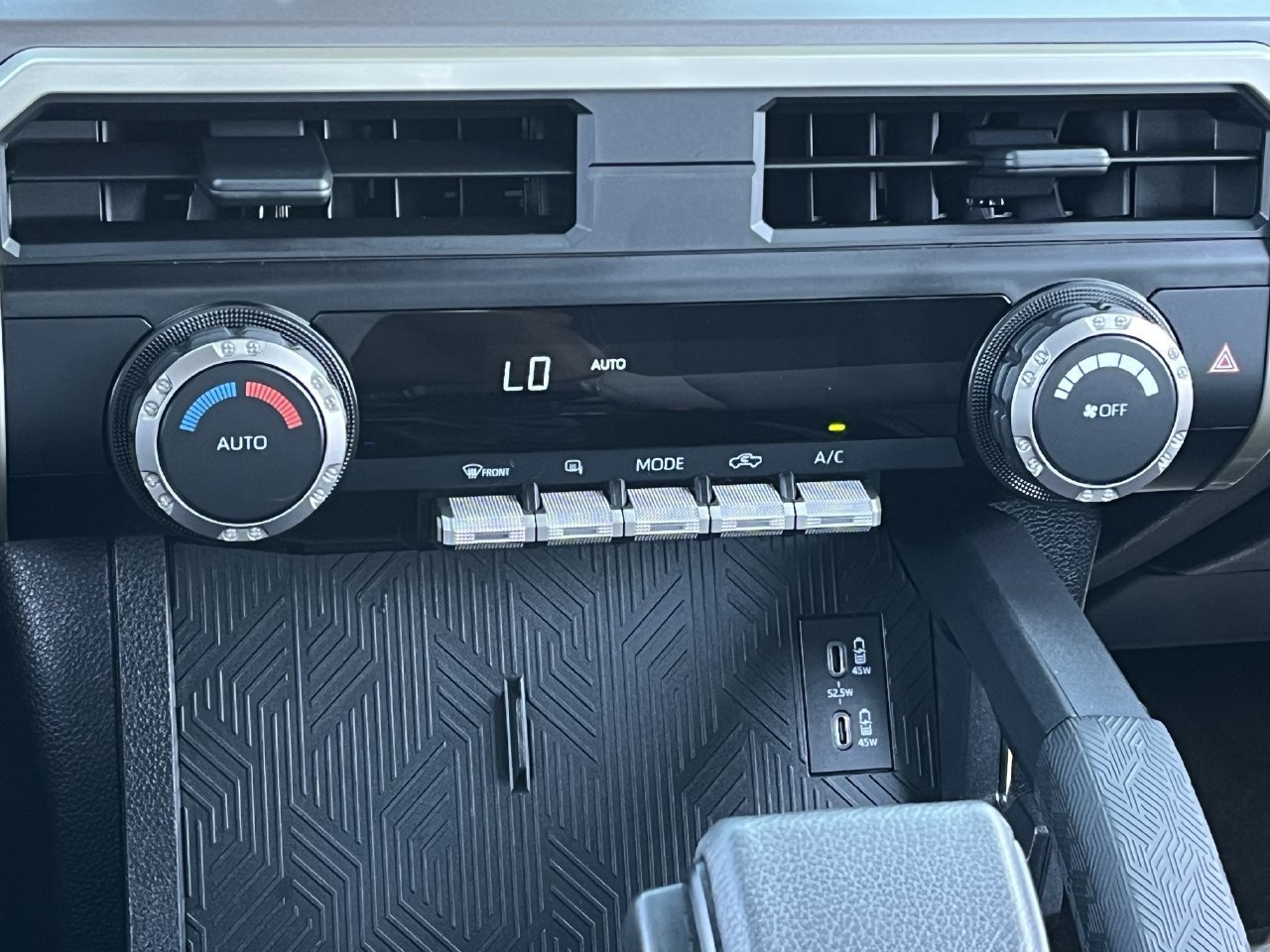 Used 2024 Toyota Tacoma TRD Sport AWD/4WD image 18