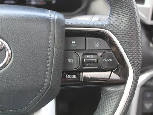 Used 2024 Toyota Tundra Platinum AWD/4WD image 24