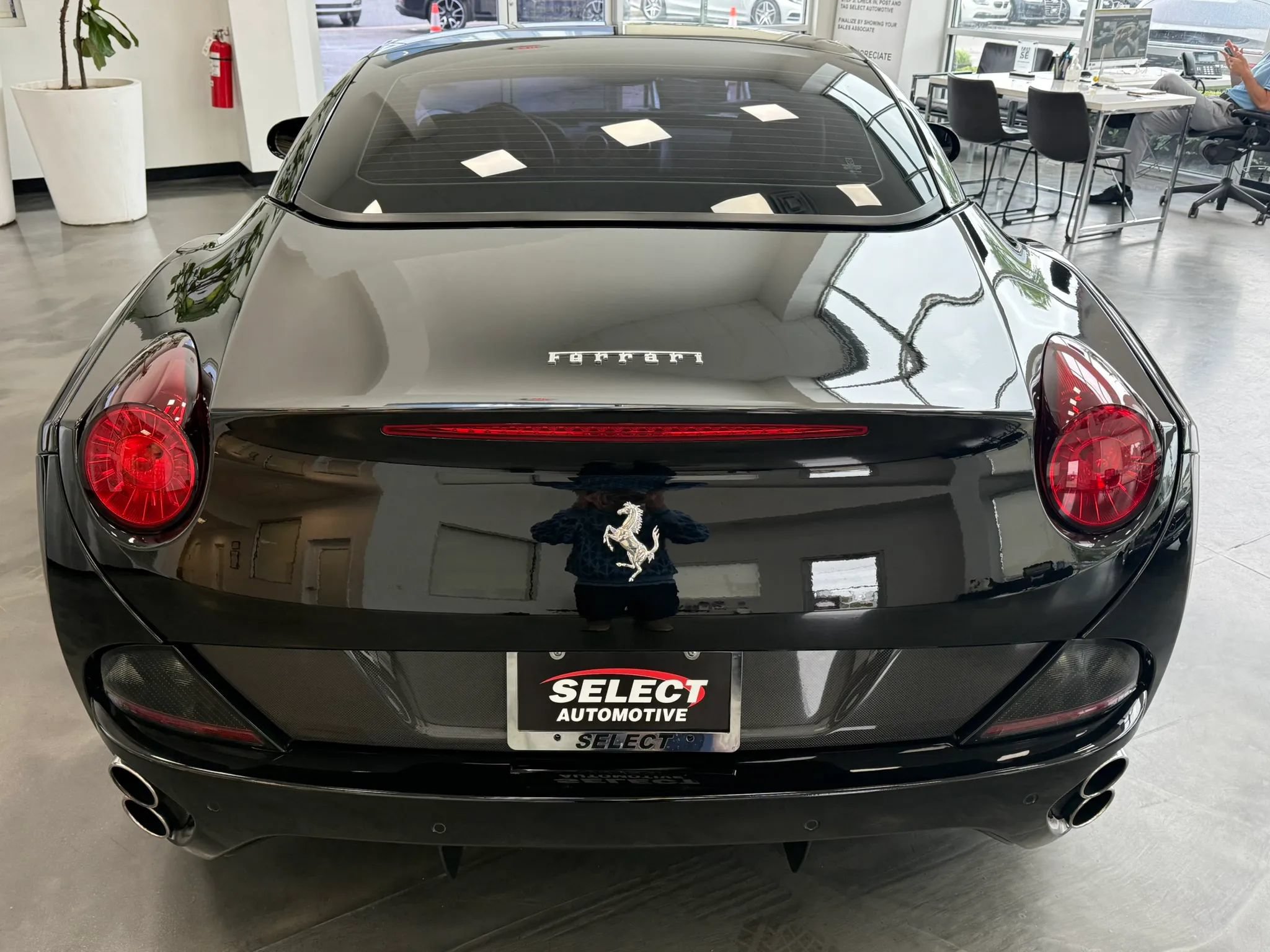 Used 2010 Ferrari California RWD image 28