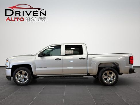 Used 2018 Chevrolet Silverado 1500 Custom w/ Custom Convenience Package RWD image 1