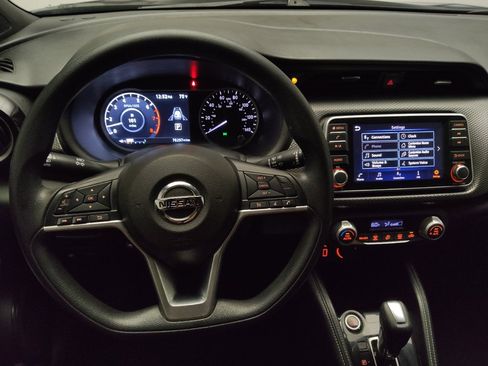 Used 2020 Nissan Kicks SV FWD image 22