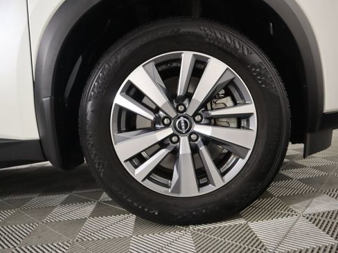 Used 2024 Nissan Pathfinder SL w/ Black Appearance Package image 32