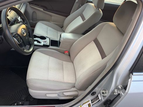 Used 2014 Toyota Camry FWD image 11