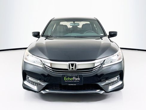 Used 2016 Honda Accord Sport image 2