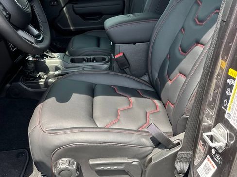 New 2026 Jeep Gladiator Sport AWD/4WD image 9