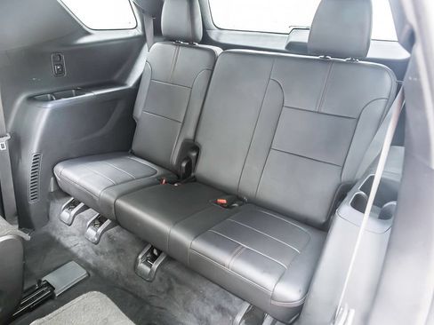 Used 2022 Chevrolet Traverse RS FWD image 35